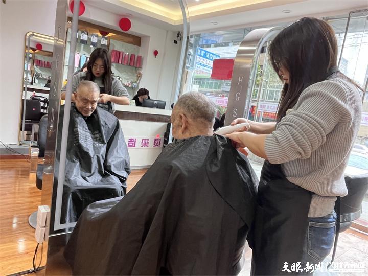 理发店弄点副业好吗多少钱_理发师副业_理发店副业卖什么好