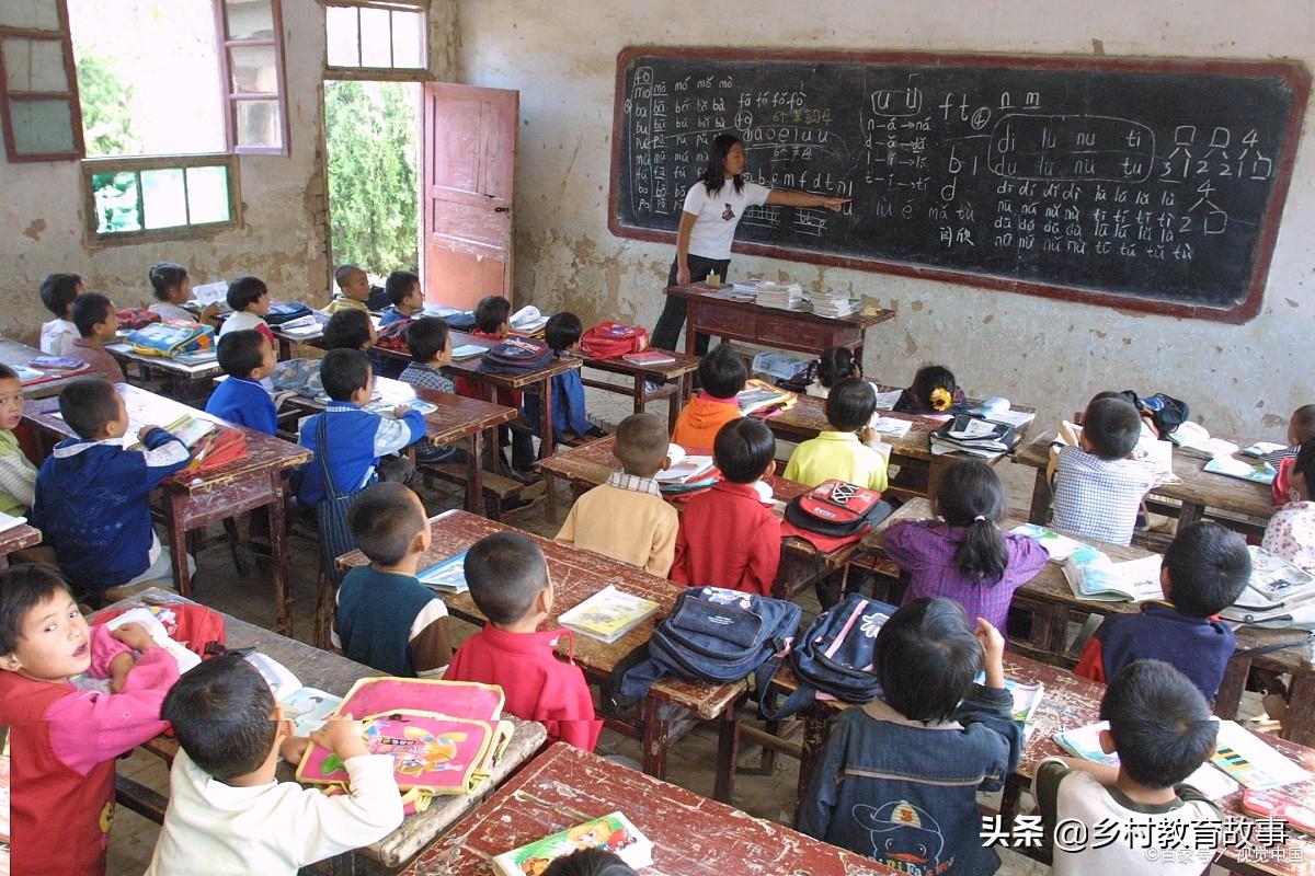 教师副业一月赚多少钱合适_教师一个月赚多少_一月合适赚副业钱教师怎么说