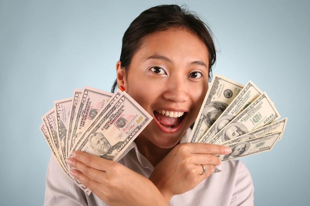 赚钱的副业月入2k_副业月入过万是真的么_一个月赚多少才是有效副业