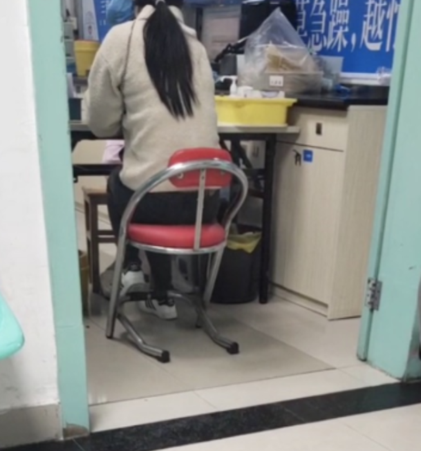 利用美女挣钱的行业_美女副业一个月能挣多少钱_赚钱美女