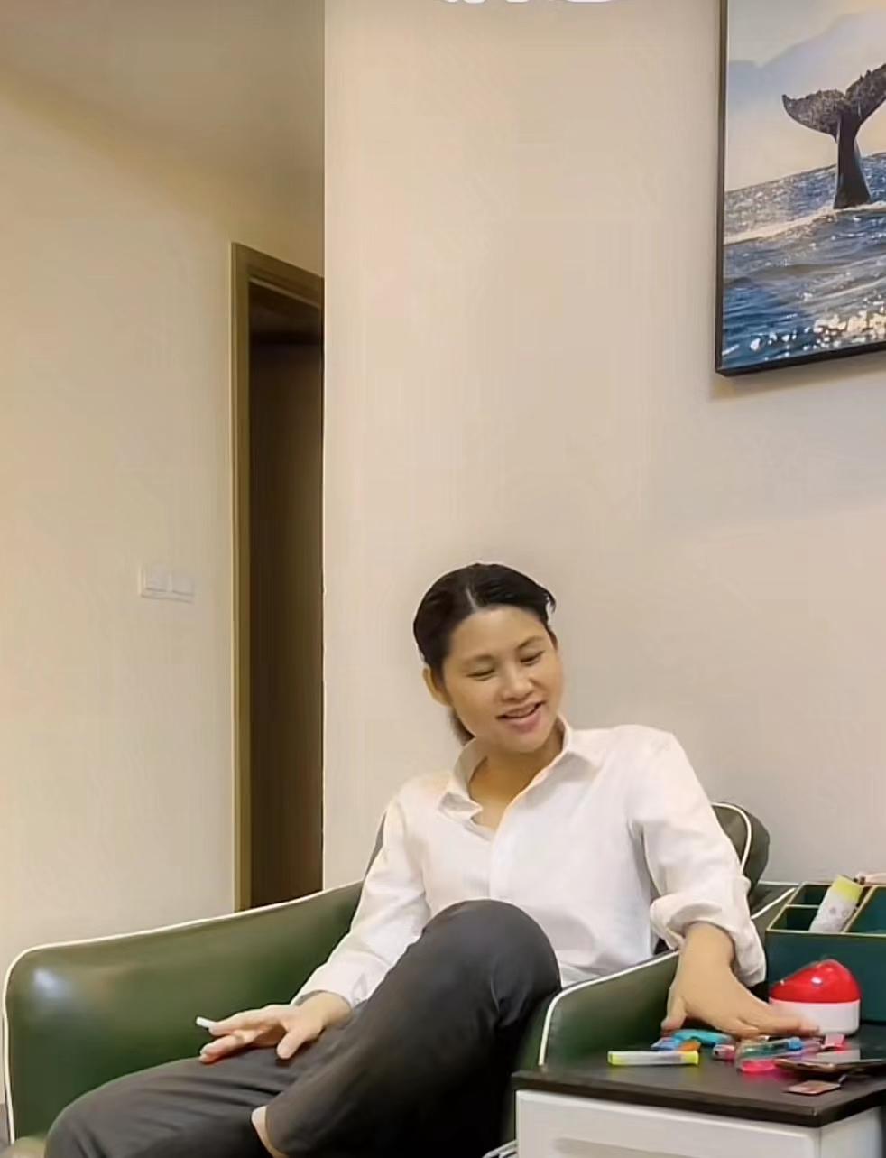 老婆在家搞副业-2021年，广西全职太太，模仿老公成网红，年入百万，老公支持-优创圈