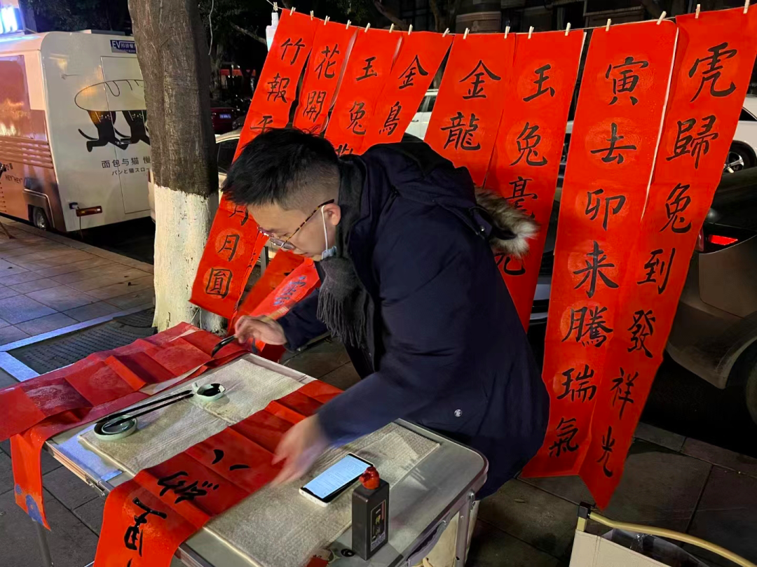 图片[3]-春节在家怎么找副业-年轻人春节搞钱：上门做饭一单上千，做手机壳月入2万-优创圈