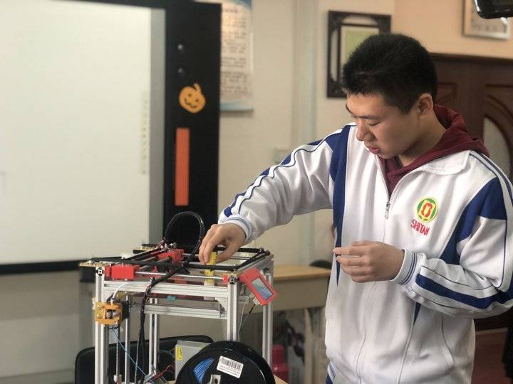 在家做打印机副业-高三生自制3D打印机，曾调试到凌晨一点-优创圈