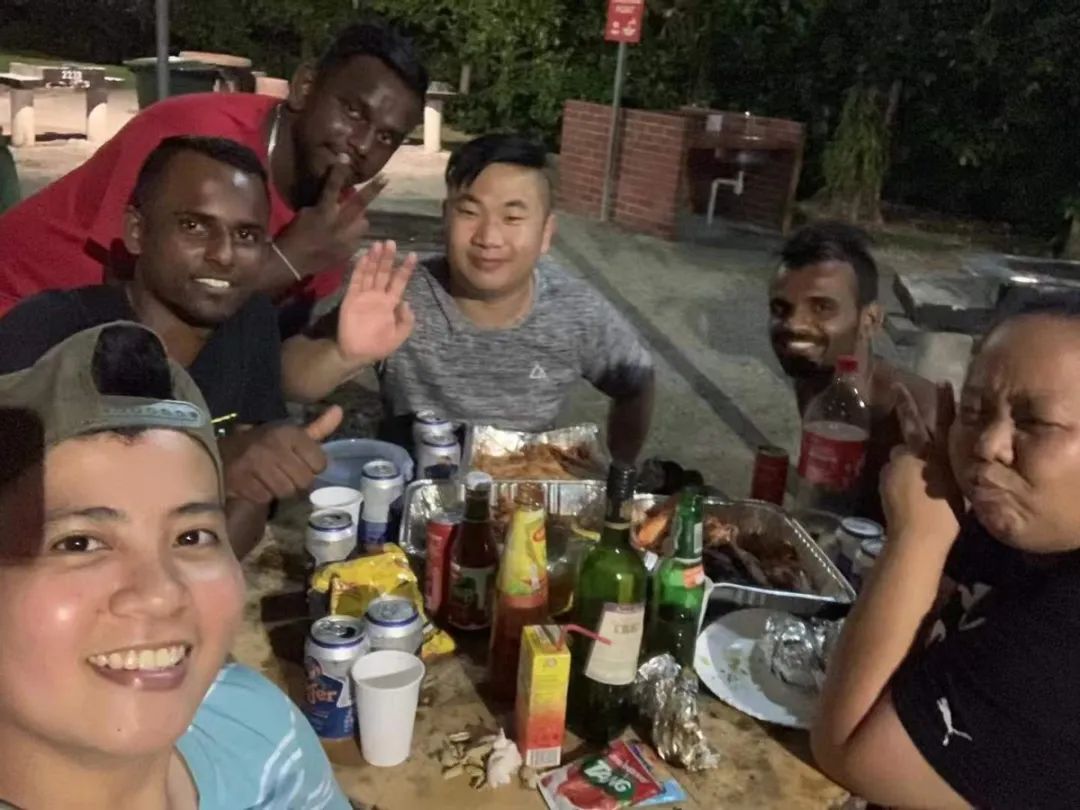 新加坡副业做点什么挣钱_新加坡在家工作副业做什么_新加坡在家副业做工作累吗