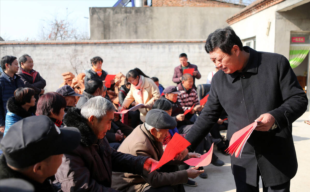 农民在家可以做副业吗-村干部为了维持生活，搞副业补贴家用！你知道其中原因吗？-优创圈