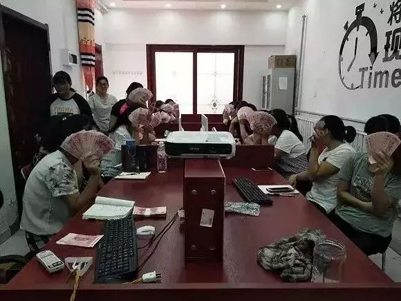 摆摊在家赚钱副业女人能干吗_挣钱摆摊_在家副业摆摊赚钱嘛女人