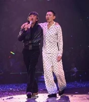 歌手怎么赚钱-刘德华因他立志当歌手，并承诺赚了钱四六分，最后华仔被公开追债-优创圈