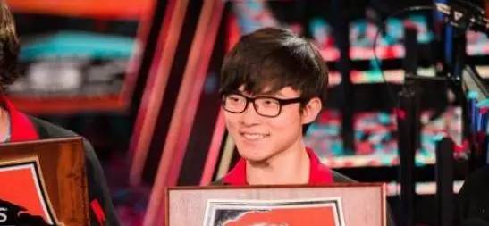 lol怎么赚钱-LOL最赚钱选手TOP榜 Fake以47.9万美元居首-优创圈