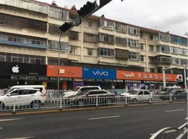 手机店怎么赚钱-为什么街上的手机店, 越来越多却不见倒闭, 到底靠什么赚钱?-优创圈