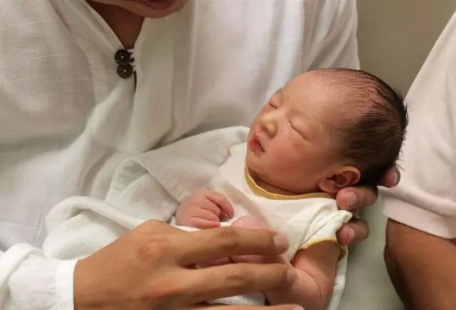 电视剧怎么赚钱的-电视剧里的婴儿演员，都是从哪找来的？看完解开心中疑惑-优创圈