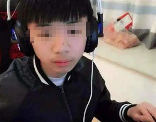 图片[2]-12岁怎么赚钱-12岁男孩打游戏月入3万，父母支持其辍学挣钱，后来的他怎么样了？-优创圈