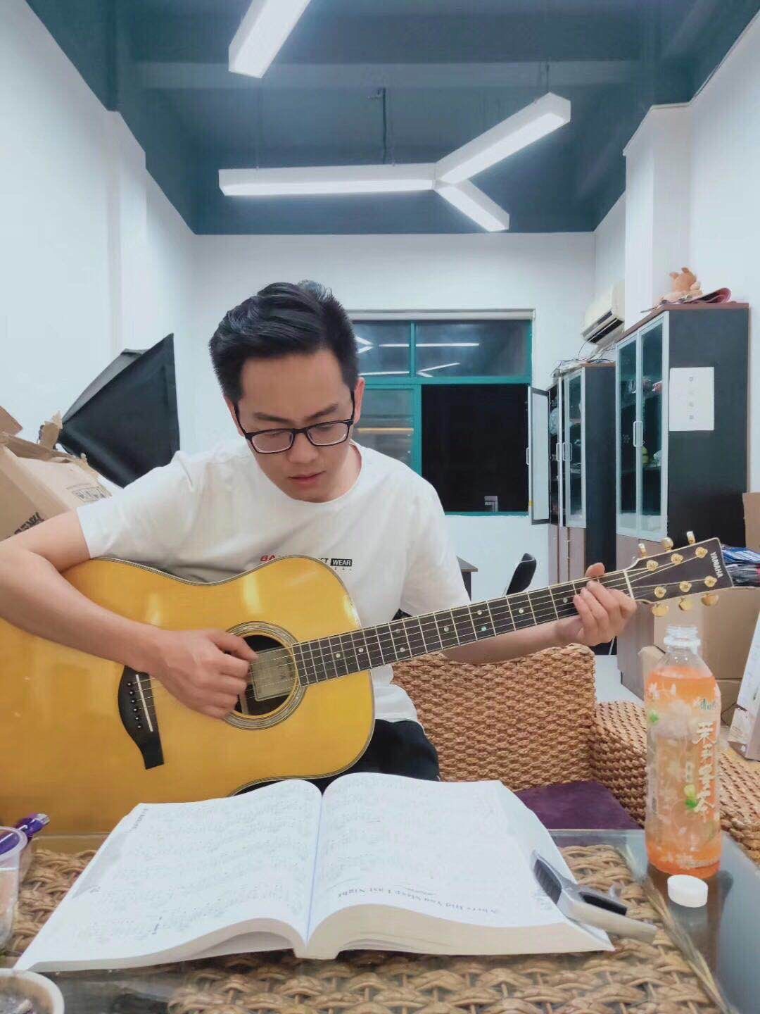 一直播怎么赚钱-在义乌玩短视频和直播的小商人：有人一年就赚了300万-优创圈