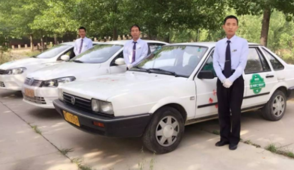 驾校教练怎么赚钱-驾校教练收入很高吗？揭开背后真实收入，让人不敢想象！-优创圈