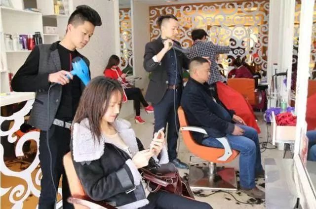 理发赚钱店让开发票吗_怎么让理发店赚钱_理发赚钱店让做生意