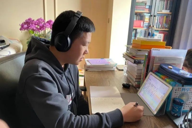 如何利用笔记本赚钱_一台笔记本怎么赚钱_笔记本赚钱软件哪个好