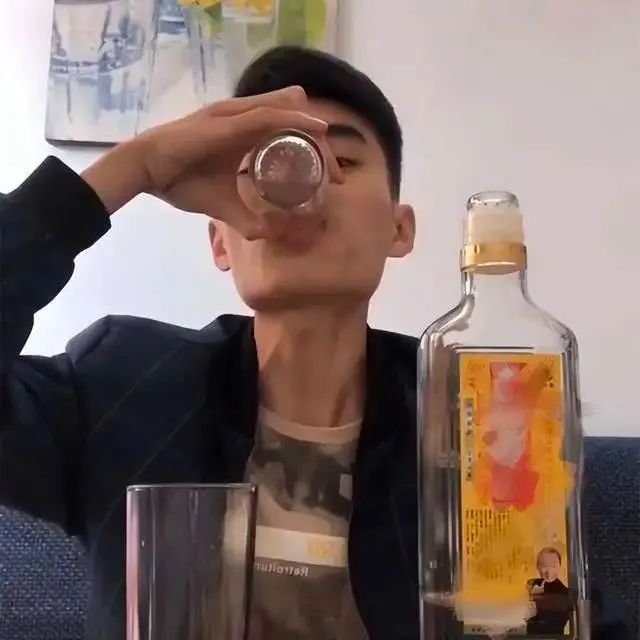图片[6]-手机直播怎么赚钱的-靠喝酒赚钱，一个农村拼酒主播猝死后-优创圈