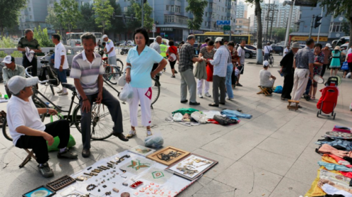 摆地摊赚钱不_新手卖水果怎么起步摆地摊赚钱_怎么摆地摊赚钱