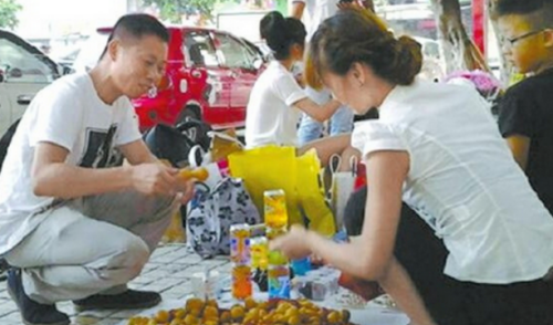 怎么摆地摊赚钱_新手卖水果怎么起步摆地摊赚钱_摆地摊赚钱不