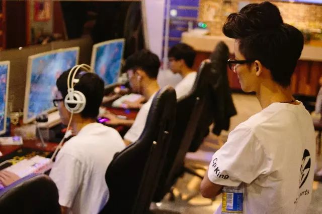电竞战队怎么赚钱_赚钱战队电竞是真的吗_赚钱战队电竞小游戏