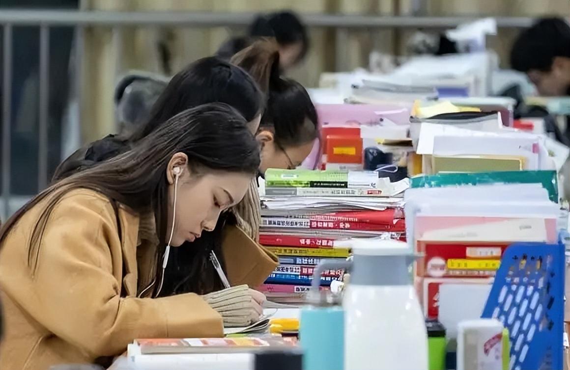 在校赚钱研究生有用吗_在校研究生怎么赚钱_在校赚钱研究生的多吗