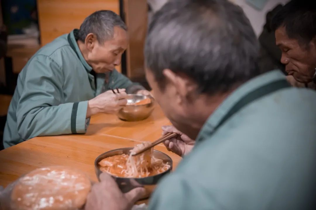 餐厅挣钱_老年人餐馆的发展前景_老年餐厅怎么赚钱