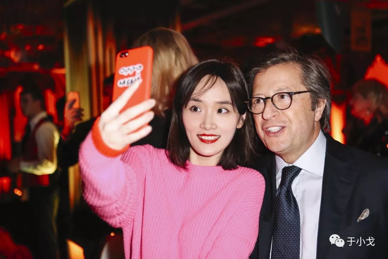 代购在专柜买她们赚的是什么钱_国内专柜代购怎么赚钱_专柜代购货源
