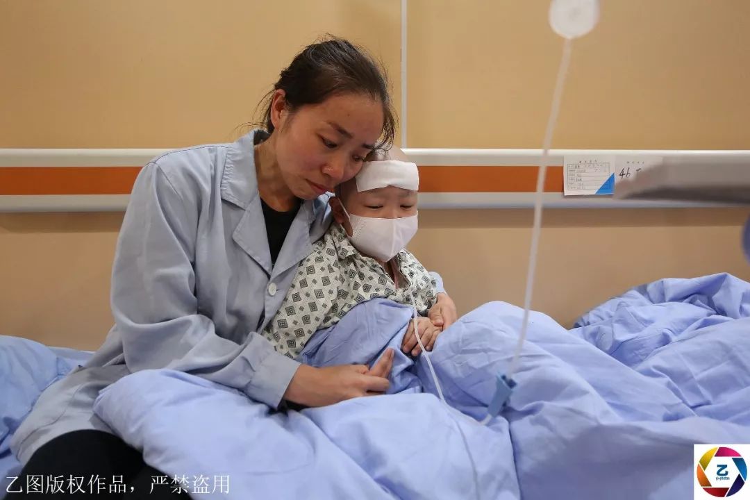 送外卖怎么赚钱-男子送外卖挣钱救女，新车违章处罚时暴力袭警被刑拘，妻女陷困境-优创圈