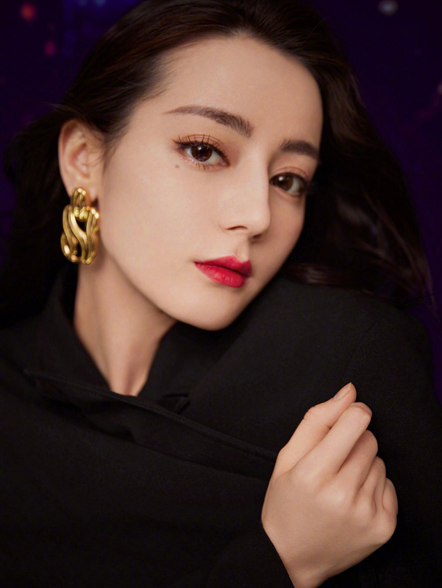 拍电影明星能挣多少钱_明星拍电影怎么赚钱_电影明星赚钱多公平吗
