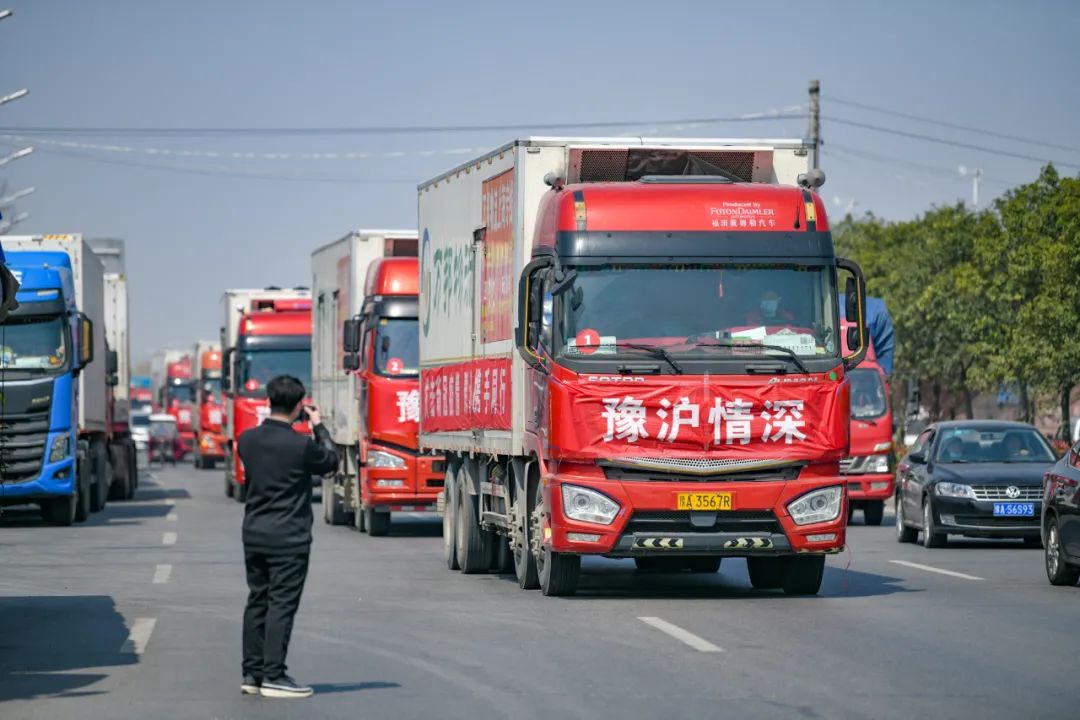 自己有辆货车怎么赚钱-慢下来的货车再提速，2000万货车司机经历了什么？-优创圈