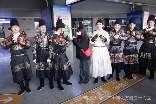 爱旅纷途怎么赚钱_途旅行_下载途途旅游网