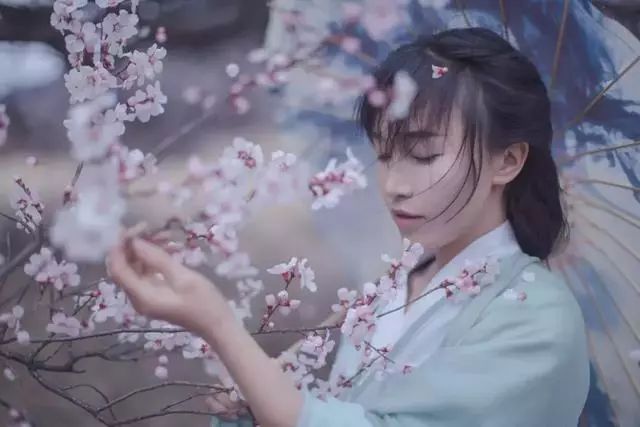 赚钱美图_美拍吃秀怎么赚钱_赚钱美女