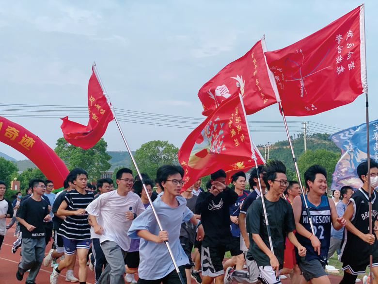 高中在校学生怎么赚钱_在校高中赚钱学生多吗_高中生学生赚钱