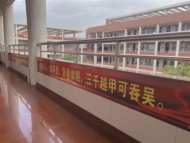 高中在校学生怎么赚钱_在校高中赚钱学生多吗_高中生学生赚钱