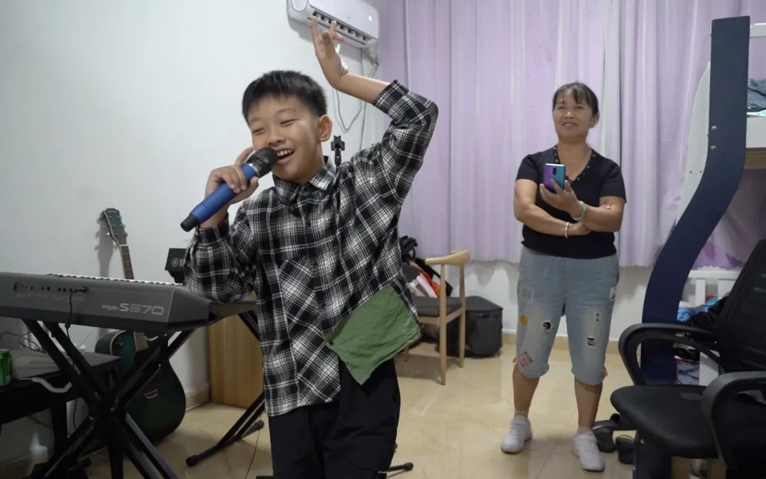 直播间的礼物怎么赚钱-直播间里的12岁少年-优创圈