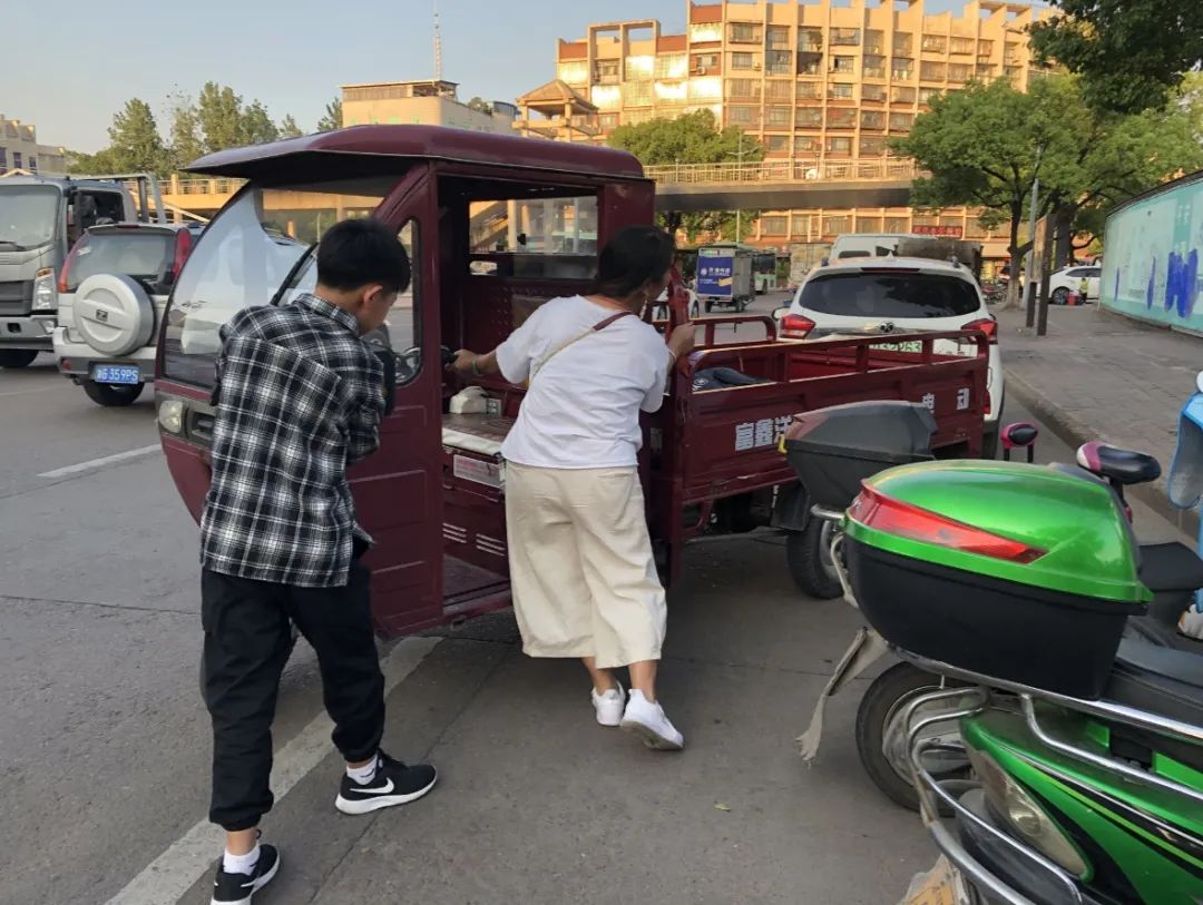 直播间的礼物怎么赚钱_直播礼物赚钱间隔多久_直播的礼物平台收多少