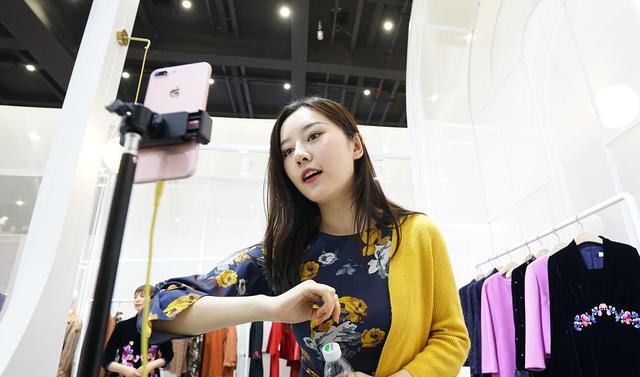 女生赚钱好容易_女生干什么赚钱_女生赚钱的路子
