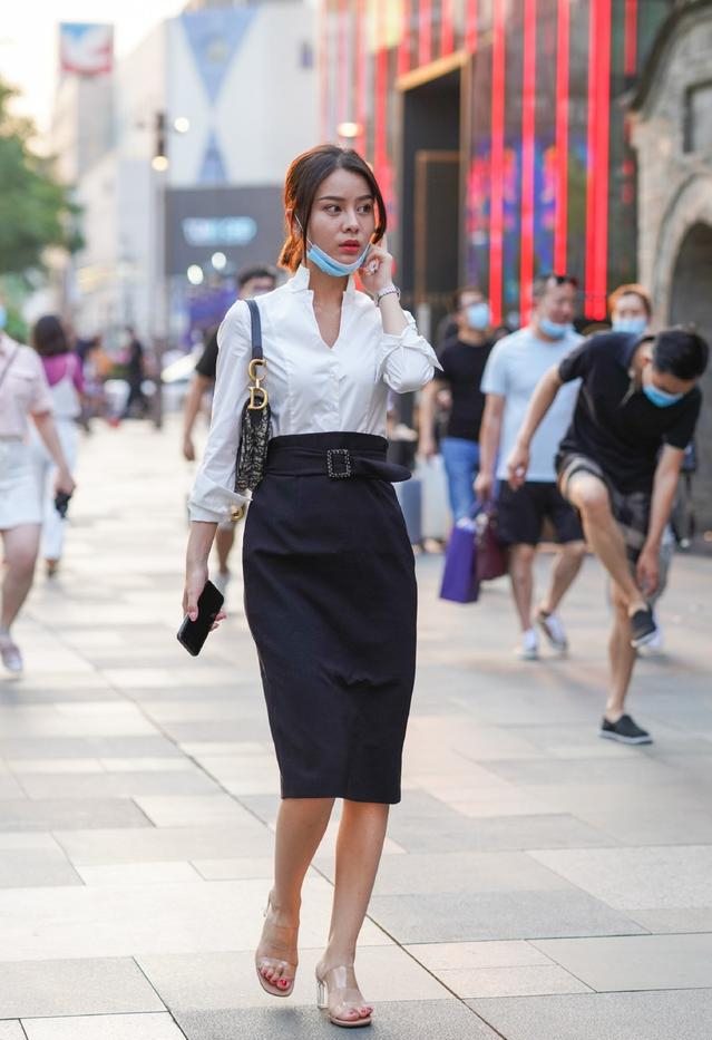 女生赚钱好容易_女生干什么赚钱_女生赚钱的路子