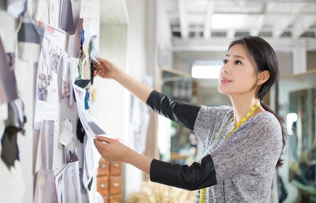 女生赚钱好容易_女生赚钱的路子_女生干什么赚钱