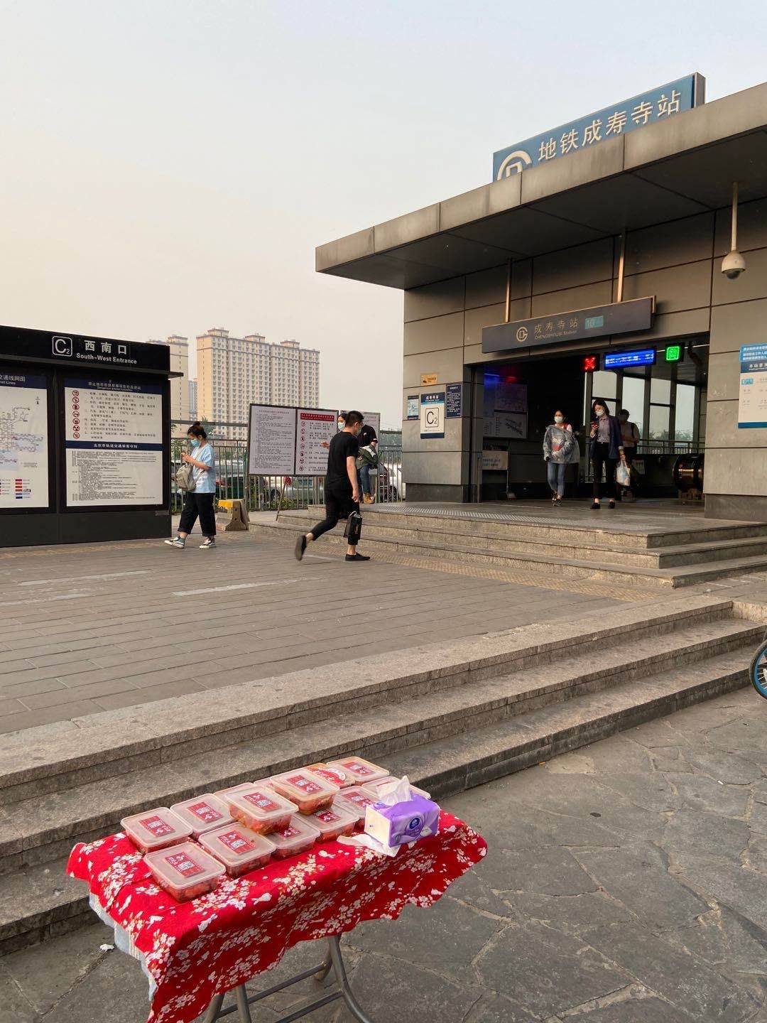 成都做什么赚钱-地摊经济复兴：成都增就业十万！北京有人摆摊卖小龙虾3小时收入300元-优创圈