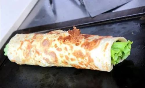 什么小吃好做又赚钱-街头鸡蛋灌饼摊位小吃怎么做赚钱？-优创圈