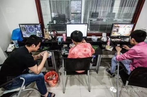 图片[11]-电脑什么游戏可以赚钱-中年男子游戏代练撑起全家 操控19台电脑赚钱辛苦-优创圈