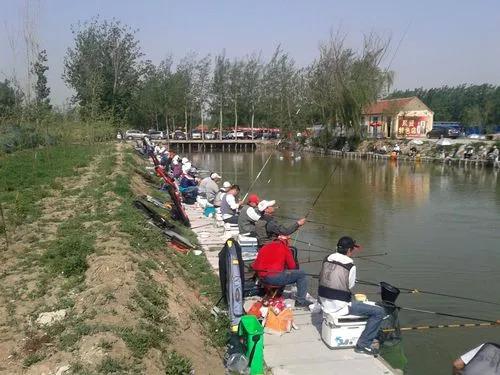 在乡镇开什么店赚钱_乡镇开什么店赚钱_小乡镇开店