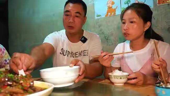 美食博主赚多少钱_美食博主靠什么盈利_美食博主靠什么赚钱