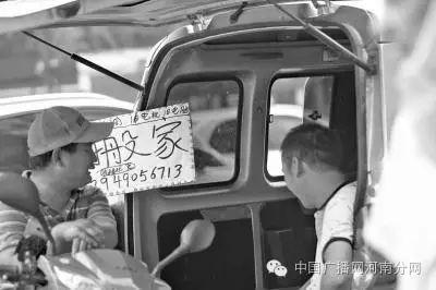 学校门口开什么店赚钱_想在学校门口开店_学校门口开店一个月挣多少