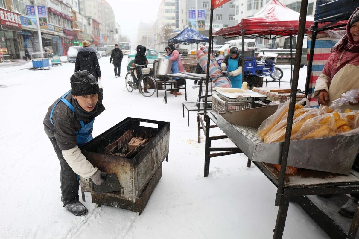 做什么早餐最赚钱-大爷摆摊卖早餐，利用“饥饿营销”手段，一年盈利87万-优创圈