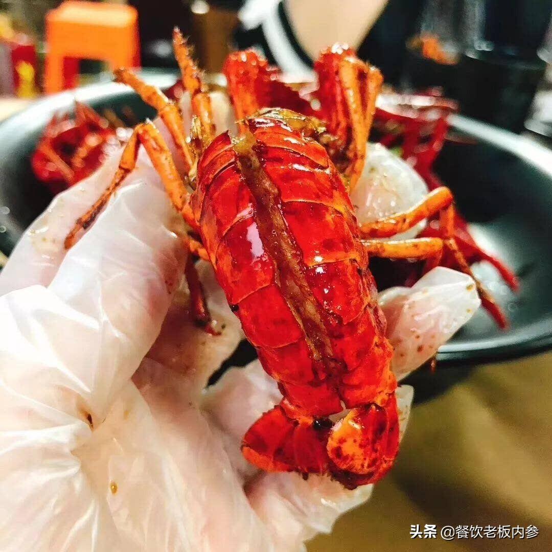 图片[2]-餐饮业什么最赚钱-极致“平效王”！400平龙虾店日收20多万，最高翻台12轮-优创圈