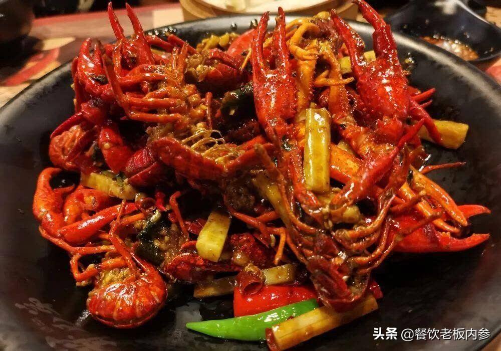 图片[7]-餐饮业什么最赚钱-极致“平效王”！400平龙虾店日收20多万，最高翻台12轮-优创圈