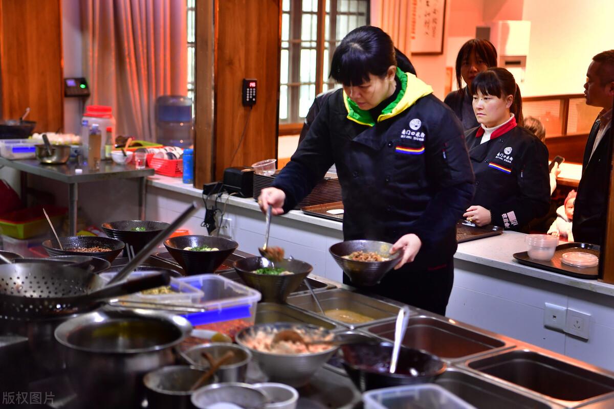 餐饮业赚钱吗现在_餐饮业赚钱很难_餐饮业什么最赚钱