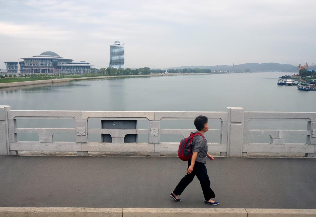 朝鲜赚钱如何变人民币_朝鲜赚钱朝鲜花_朝鲜什么赚钱