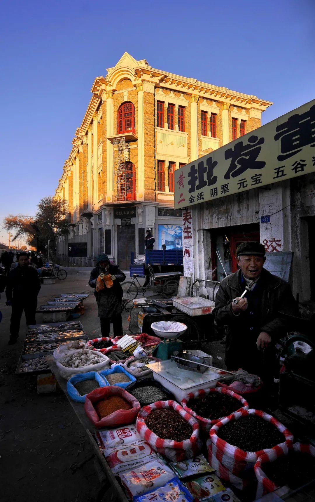 东北早市卖什么赚钱_东北赚钱卖早市怎么样_东北早市几点出摊